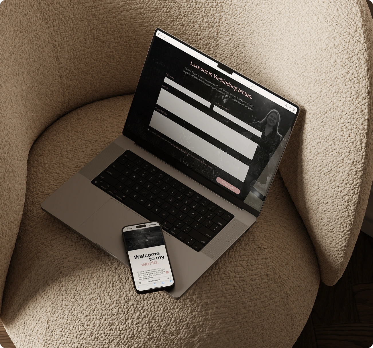 Kontaktformular einer Yoga-Lehrerin auf einem Laptop