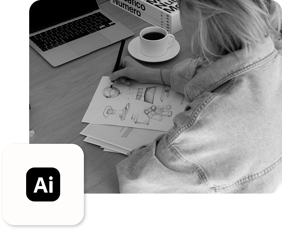 Eine Designerin sitzt am Arbeitsplatz und zeichnet etwas mit einem Buntstift