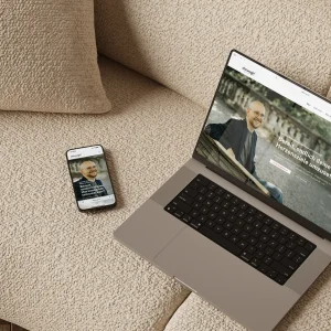 Responsive Website eines Life-Coaches - gezeigt auf Laptop und Smartphone